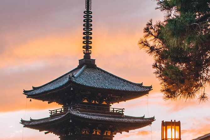 2 Hour Night Walking Tour Throughout Gion with snack - Meeting at Kyoto Shijo-Kawaramachi: finding Simon fast
