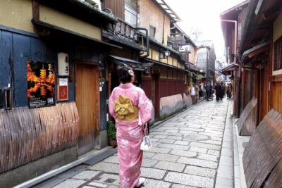 2 Hour Night Walking Tour Throughout Gion with snack - Two hours in Gion: is $32.58 good value?