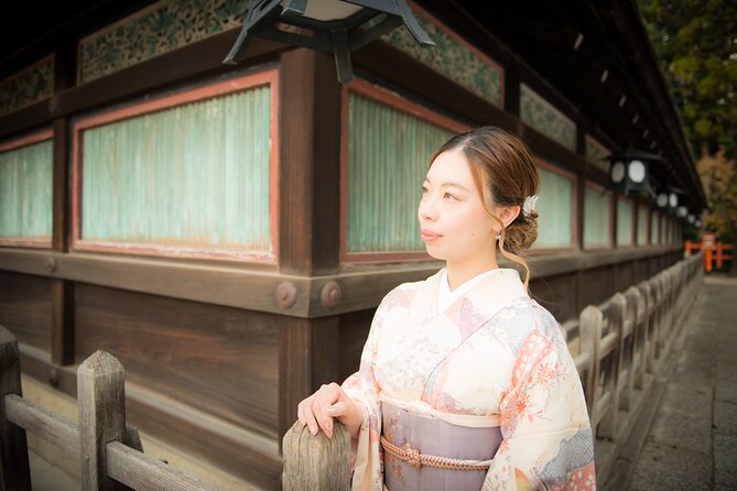 A Privately Guided Photoshoot in Beautiful Kyoto by a Pro - Posing, candid moments, and props: how you avoid the stiff-photo problem