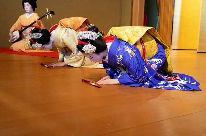 Authentic Maiko Experience＆Kyoto Dinner (Free drink) at Noh Stage - Two-Shot Photo and Ozashiki Games: Hospitality Up Close