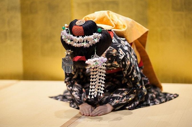 Authentic Maiko Experience＆Kyoto Lunch (Free drink) at Noh Stage - Maiko dance show with lecture and Q&A: what you actually learn