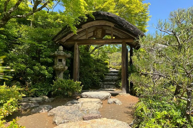 Bamboo Grove Temple and Garden Views Tour - Okochi Sanso Garden: Hilltop Views and a Built-by-People Story