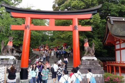 Carefree Private Exploration of Fushimi Inari, Gion, Kiyomizudera, and More - Hanamikoji Street and Gion: how the entertainment district feels