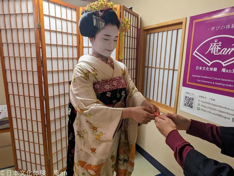 Dance and Game with Maiko - A 45-minute maiko moment near Gojo Station