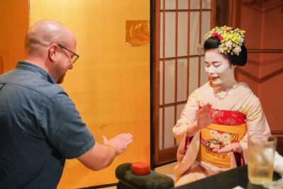 Dinner with Maiko in a Traditional Kyoto Style Restaurant Tour - Strolling Gion’s wooden streets: where the night begins