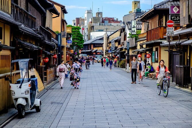 Discover Kyoto by Bike: Authentic Half Day Tour - Kyoto Imperial Palace: a big finish with room to breathe