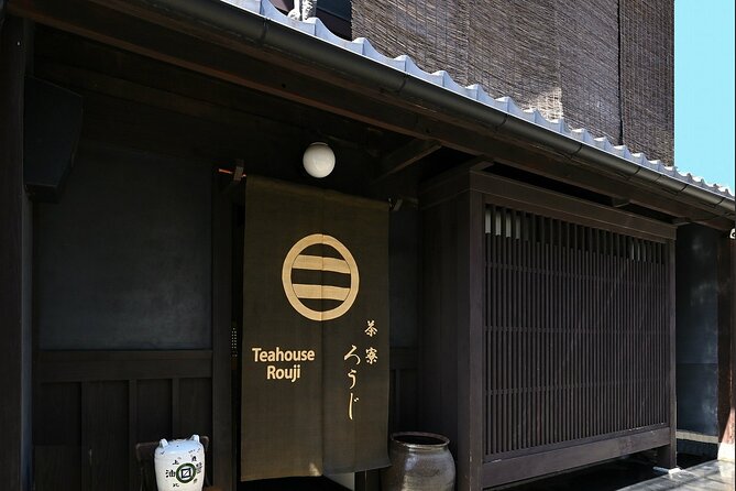 Experience a tea ceremony in an authentic tearoom, in Kyoto! - Where it starts: finding the meeting point smoothly