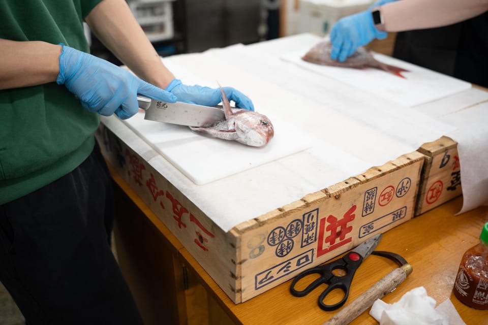 Fish cutting class - Eating what you cut: why lunch becomes the highlight