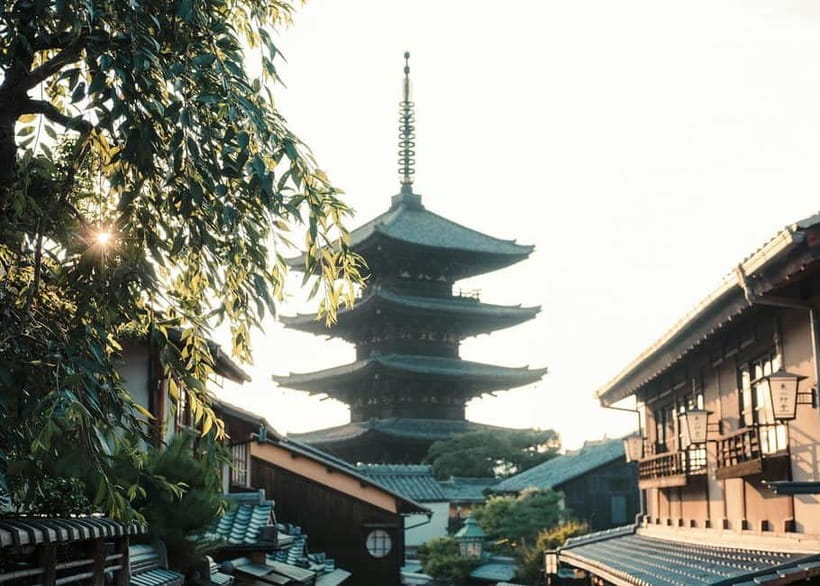 Geisha at Dusk: A Stroll Through Old Kyoto - Donguri-bashi Park: your meeting point and photo start