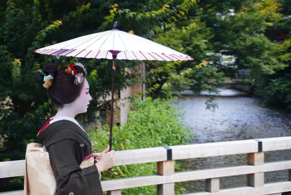 Gion at Night: Secrets and Legends of the Geishas - A Night Walk in Gion That Doesn’t Feel Like a Stampede