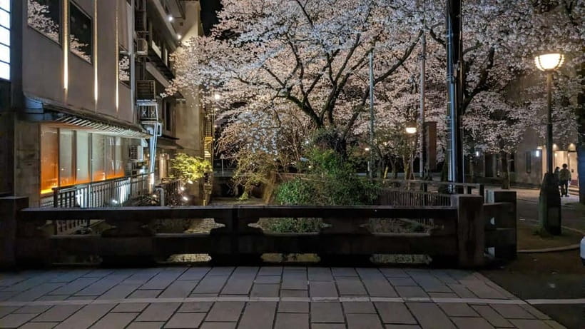 Gion Night Walk:Discover Geisha Culture in Kyoto - Gion after dark: what changes once the lanterns come on