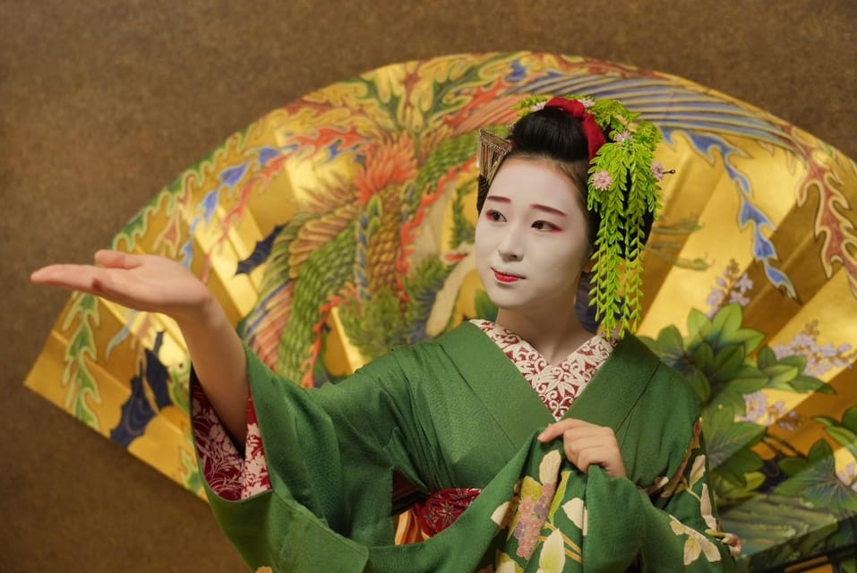 Gion Walking Tour, Geisha Show and Japanese Game in Kyoto - Tea, etiquette, and translation: what makes it feel personal