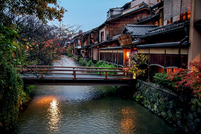 Guided Gion Tour: Explore Kyoto’s Historic Geisha District - Pickup, getting there, and staying flexible during the walk