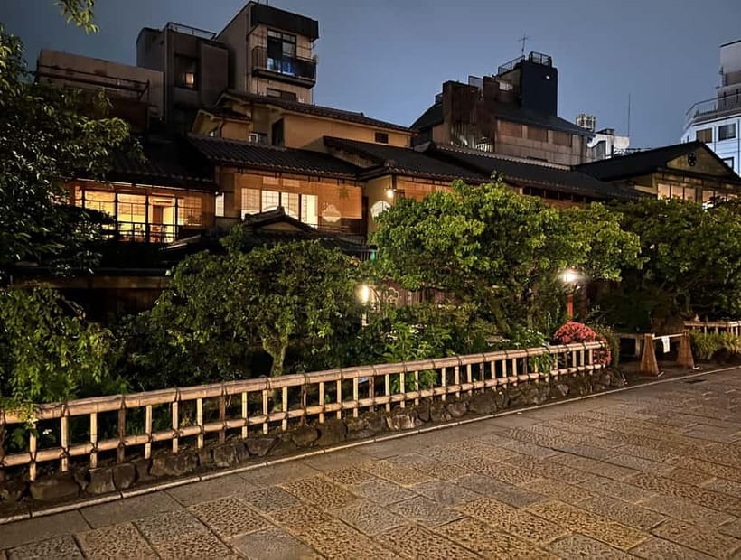 Kioto: Gion Tour, recorrido a pie (Español/Castellano) - Gion-Higashi and Yasaka Shrine: where the Gion name begins