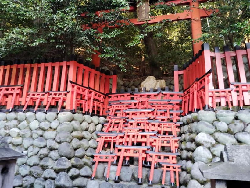 Kyoto: 1.5-Hour Guided Tour of Fushimi Inari Shrine - Fushimi Inari Taisha: the main shrine in a guide-led order