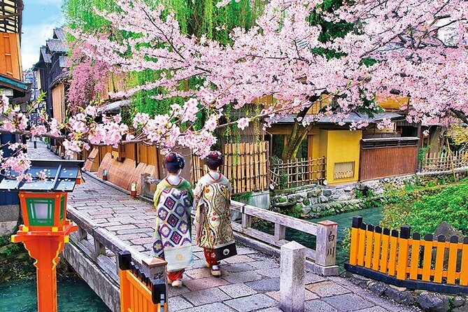 Kyoto 5-Star Geisha Night Walk: Small-Group Authentic Experience - Gion at 5:20 pm: why night changes everything
