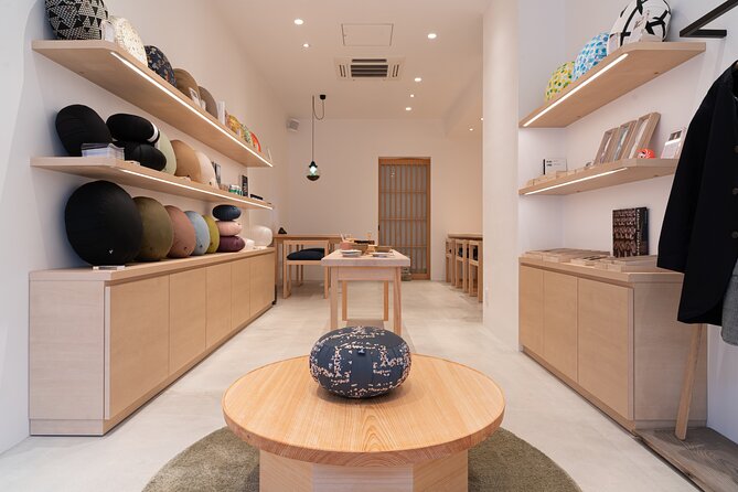 Kyoto: Authentic Tea Ceremony in a Small Group - The small-group flow: from haori to Urasenke and your own whisking