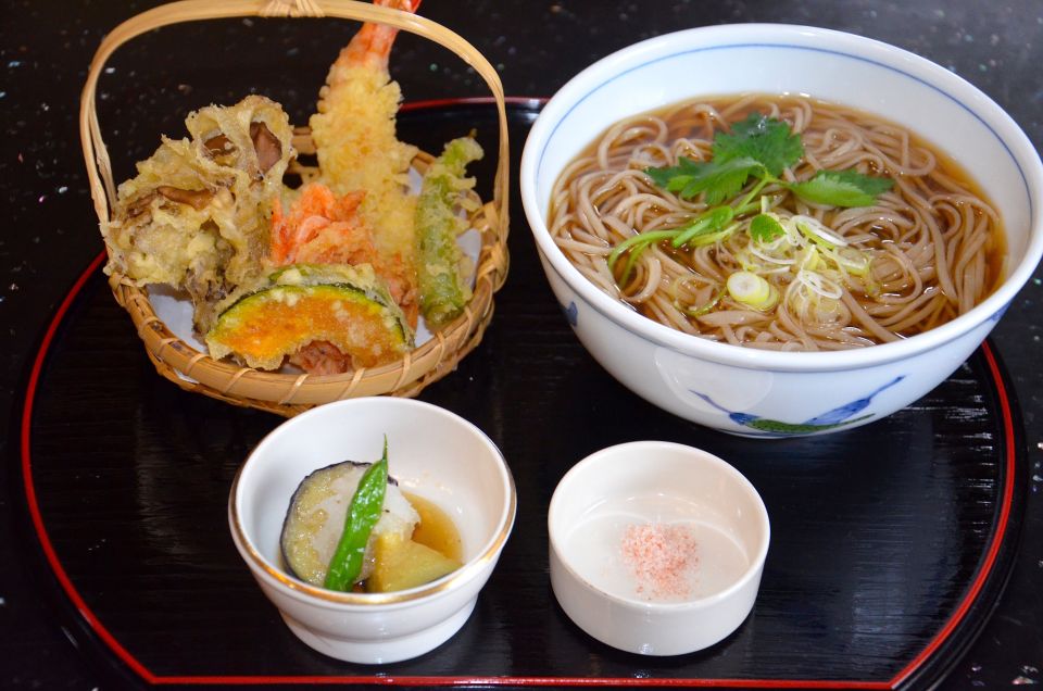 Kyoto: Casual Pontocho Evening Food Tour - Small group size: why it feels better than big-bus food tours