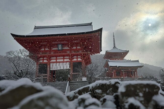 Kyoto Early Bird English Tour: Gion & Higashiyama(Private opt) - Stop 5: Sannen-zaka and Ninen-zaka for stepped-street Kyoto shopping vibes