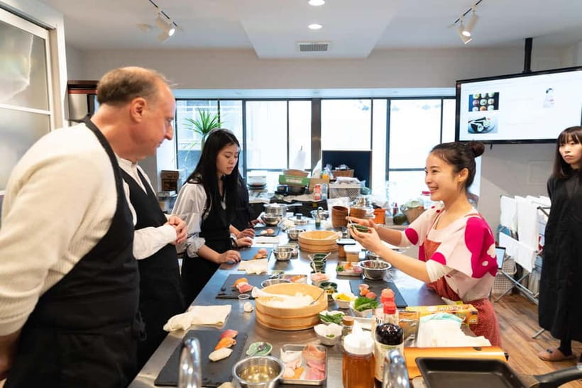 Kyoto: Enjoy Sushi & Market Tour! Best for Family & Couple! - Seasonal Sightseeing Tips That Actually Help