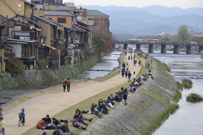KYOTO Explore Top Highlights by Private Walking Tour - Stop 5: Gion + Ninenzaka/Sanenzaka street time for street scenes and possible geisha sightings
