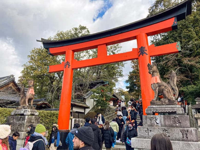 Kyoto: Fushimi Inari Night Walking Tour with Guide - The guide experience: trained locals who speak your language