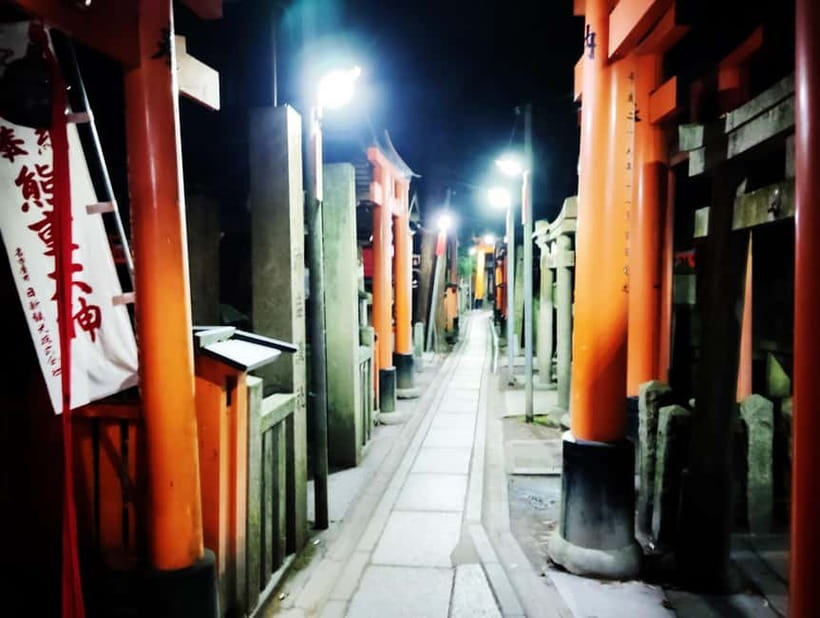Kyoto: Fushimi Inari Taisha Night Tour with Guide - Forest hush and the routes that feel quieter than the usual crowds