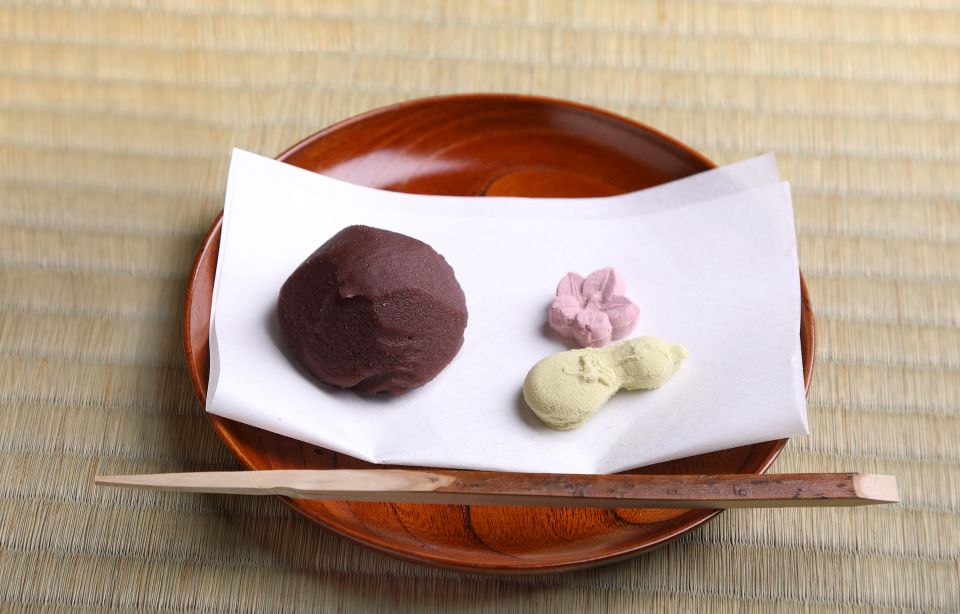 Kyoto Fushimiinari:Wagashi Making & Small Group Tea Ceremony - Kyoto’s Fushimi Inari Calm: A Local House, Not a Factory Tour