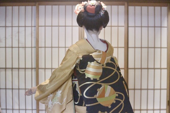 Kyoto Geisha Show Cultural Hour with an apprentice geisha, Maiko - Meeting in Honmachi: The Start Feels Grounded, Not Theme-Park