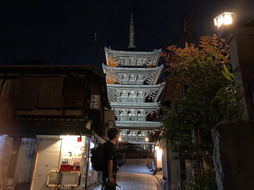 Kyoto: Gion Evening Walk with Hidden Gems, Geisha & Sake - Sake in hand: a small cultural touch (and a smart way to pace yourself)