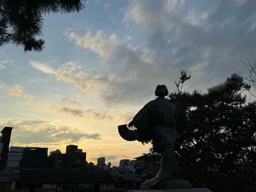 Kyoto: Gion & Geisha district evening tour - Gion Shirakawa: where etiquette and real context matter