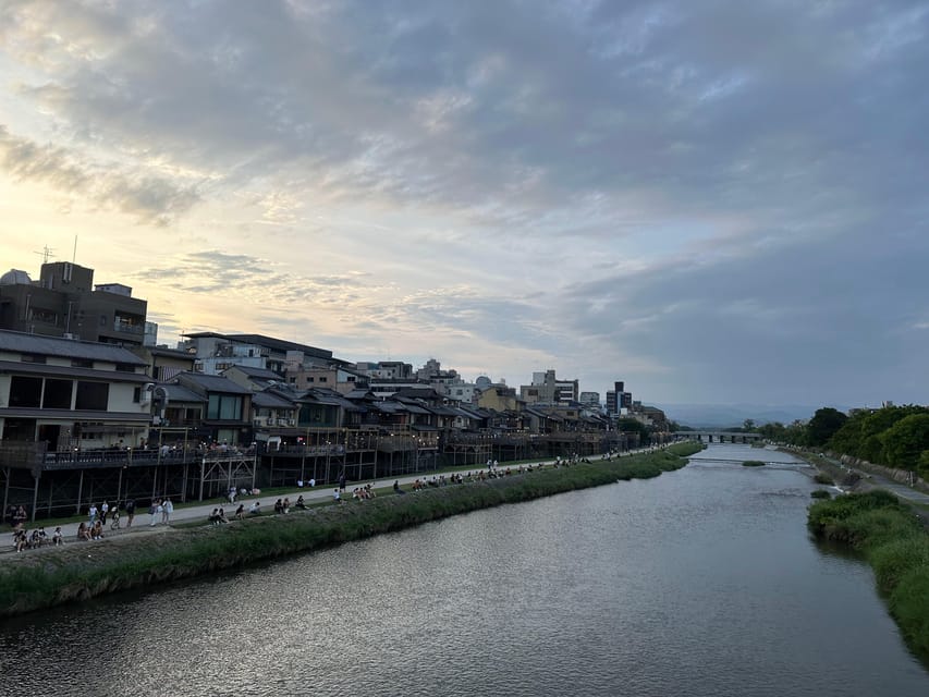 Kyoto: Gion & Geisha district evening tour - Meeting at Izumo-no-Okuni: start smart, not scattered