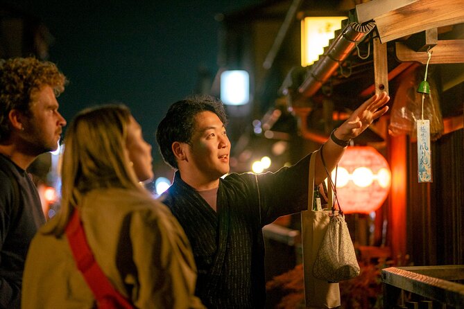 Kyoto: Gion Geisha District & Sake-in-Hand Walking Tour - Stop 2: Hanamikoji Street and the appeal of preserved machiya