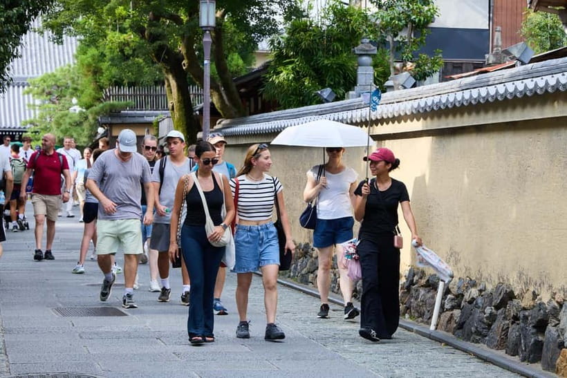 Kyoto: Gion Geisha District Walking Tour and Hidden Gems - Gion Tatsumi Bridge: a quick landmark stop that sets the tone