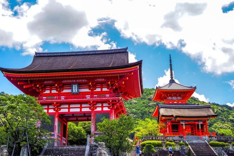 Kyoto: Gion Geisha District Walking Tour and Hidden Gems - Hōkan-ji (10 minutes) plus the short temple-and-street rhythm