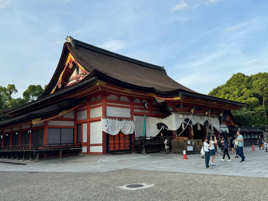 Kyoto: Gion Geisha District & Yasaka Shrine Walking Tour - Yasaka Shrine: Gion’s Shinto Anchor and Festival Center