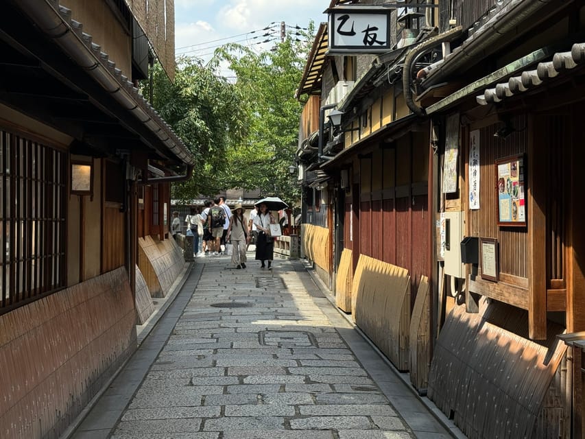 Kyoto: Gion Geisha District & Yasaka Shrine Walking Tour - Geiko and Maiko Traditions: Learning the Why, Not Just the Who