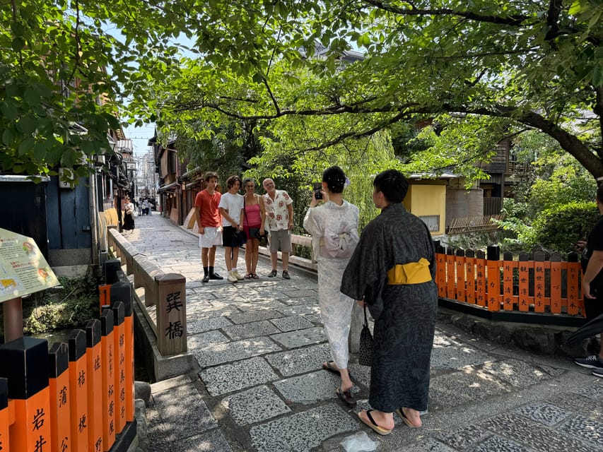Kyoto: Gion Highlights & Hidden Treasures Guided Tour - Kodaiji Temple and Entoku-in: big presence, quieter follow-up