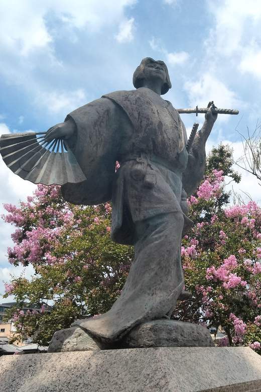 Kyoto: Gion Highlights & Hidden Treasures Guided Tour - Yasaka Koushindo wishes balls: a playful cultural moment