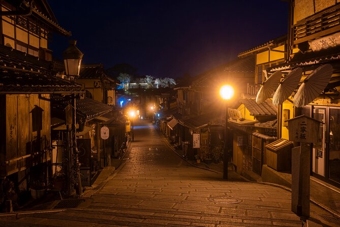 Kyoto Gion Night Tour: Discover Geisha District and Hidden Gems - Gion at Night: Machiya Streets and Tea-House Energy