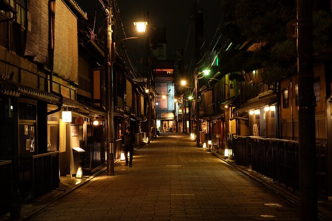 Kyoto: Gion Night Walking Tour with Geisha Insight - Geisha and maiko spotting: what you can realistically expect