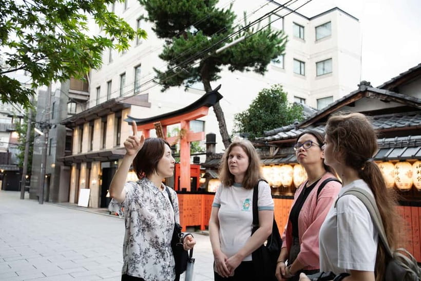 Kyoto: Gion World of the Geisha Guided Walking Tour - Shirakawa Canal: the calm pause in the middle of the walk