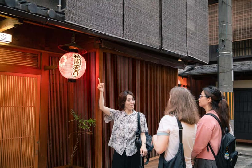 Kyoto: Gion World of the Geisha Guided Walking Tour - Price and what you really get for $29