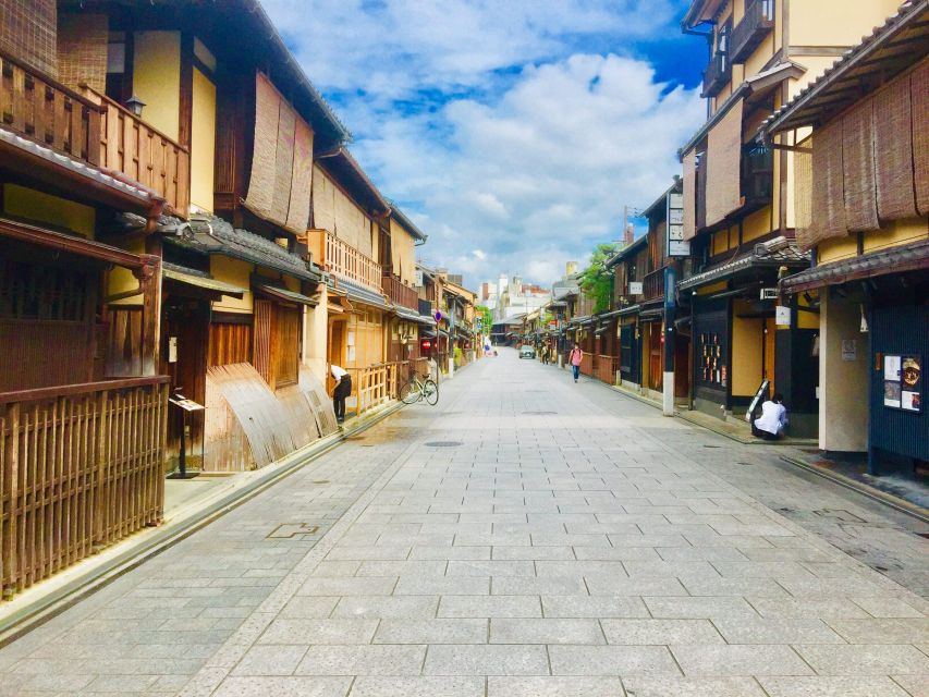 Kyoto: Half-Day Private Guided Tour to the Old Town of Gion - A Half-Day Private Guided Gion Walk That Stays in One World