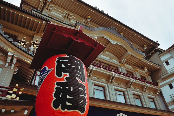 Kyoto Higashiyama Walking Private Tour - Yasaka Shrine: vermilion gates and how locals pray