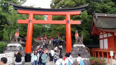 Kyoto: Historic Higashiyama Walking Tour - Starting at Inari Station: the easiest meeting plan