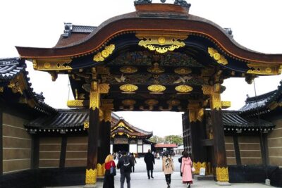 Kyoto Imperial Palace and Nijo Castle Walking Tour - Higashi Hongan-ji: Kyoto’s everyday temple world in 30 minutes