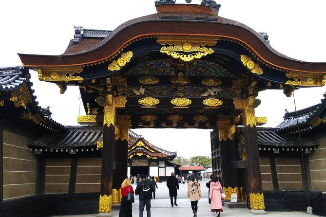 Kyoto Imperial Palace and Nijo Castle Walking Tour - Higashi Hongan-ji: Kyoto’s everyday temple world in 30 minutes
