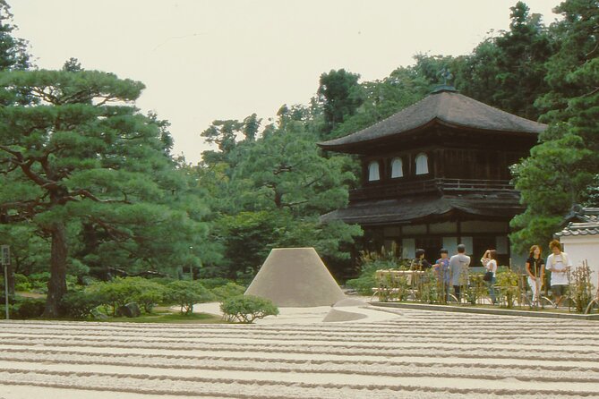 Kyoto in a Day by eBike: The Best Bits Tour (East Course) - Ginkakuji (Silver Pavilion Temple): 45 minutes with gardens and shoreline vibes