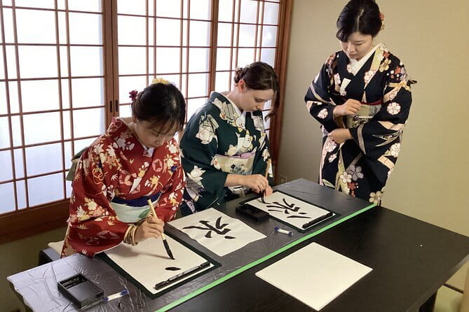 Kyoto: Japanese Calligraphy Class in 150 years old townhouse - Price and Time: Does $43 Make Sense?